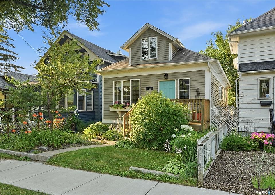1st image of 704 32nd STREET W
