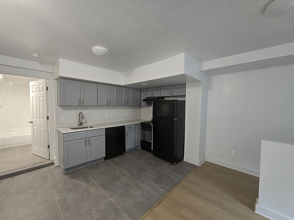 1st image of 17 McGuinness Blvd #1
