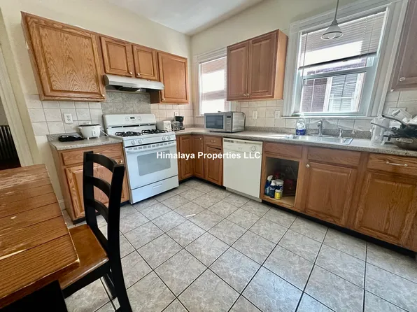 42 Bromfield Rd #A1, Somerville, MA 02144