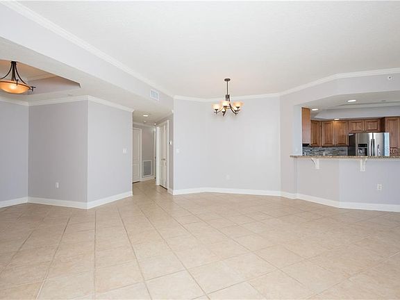 5th image of 521 Mandalay Ave APT 808
