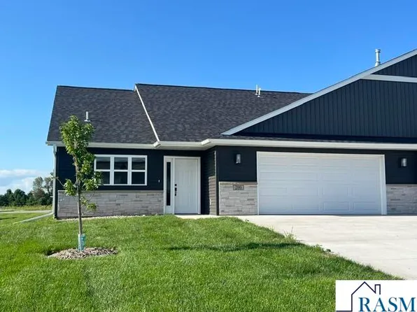 200 Connie Ln E, Eagle Lake, MN 56024