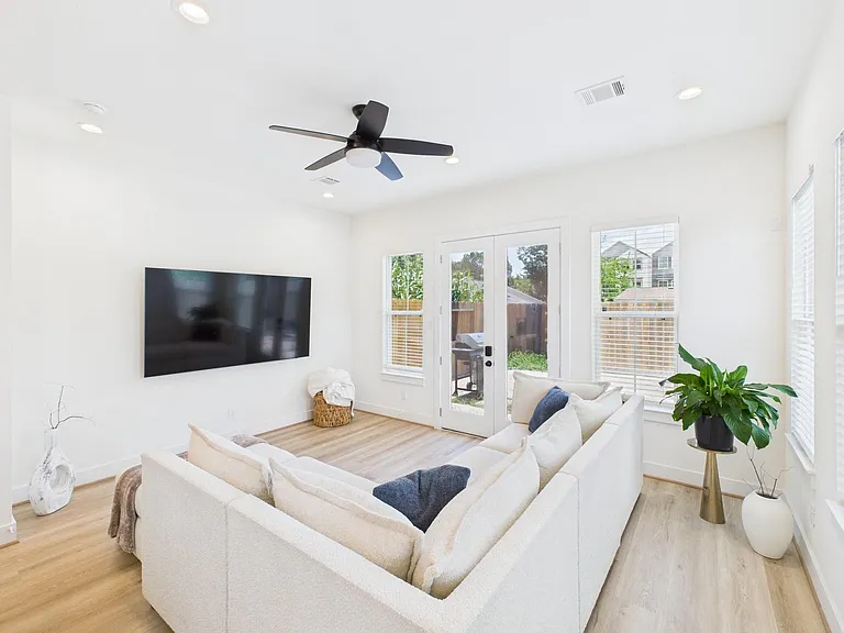 4306 Idaho St — Photo 11