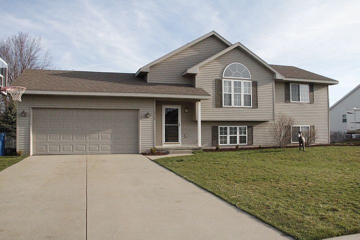 1st image of 3865 Sydney Ct NW