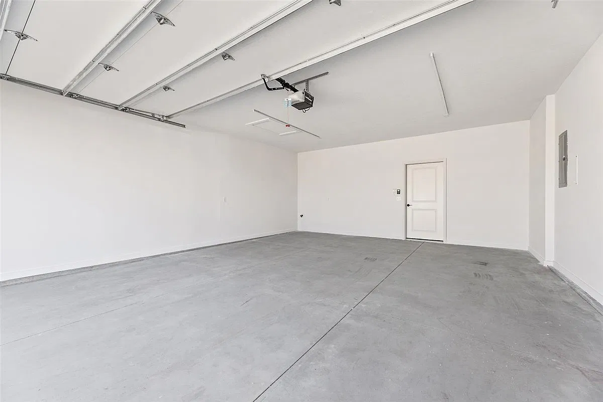 2 bed, 1437 sqft, $2,387 — Photo 3