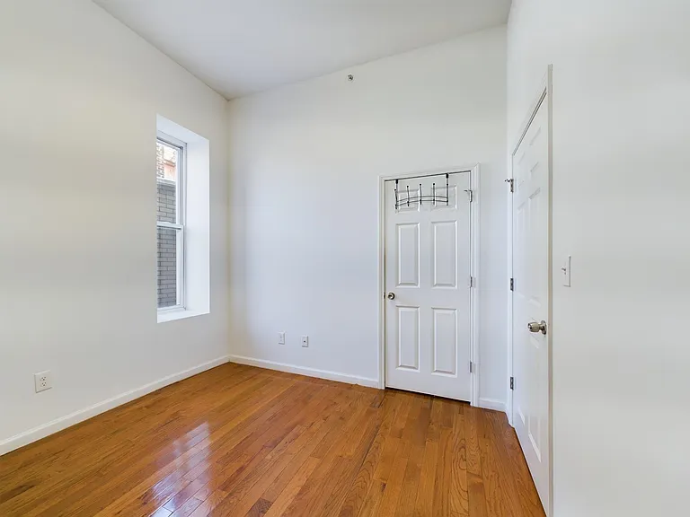 137 Monticello Ave #4 — Photo 21