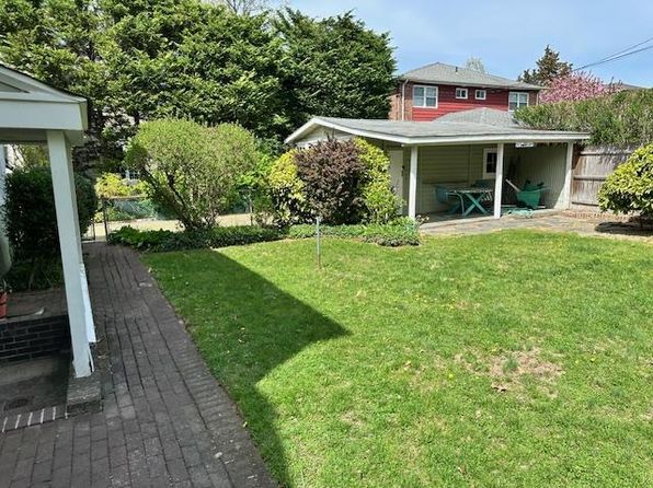 8 Buckingham Place, Manhasset, NY 11030