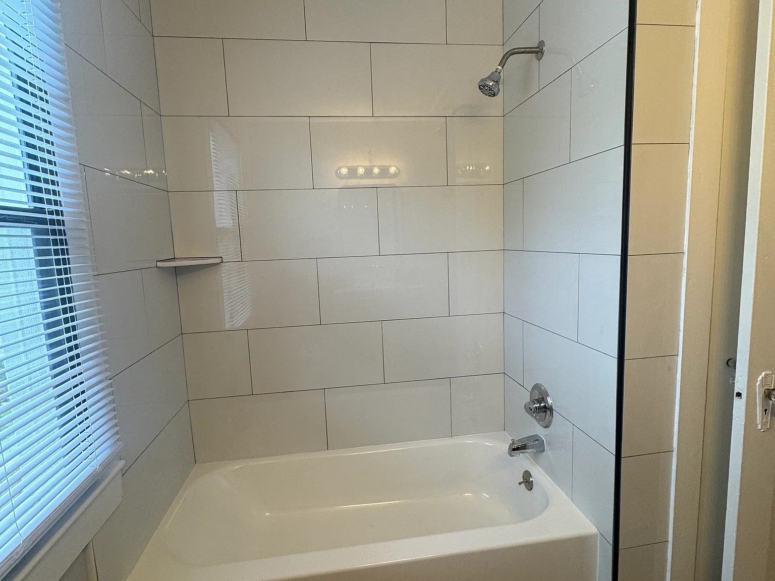 1615 Goodyear Ave — Photo 3
