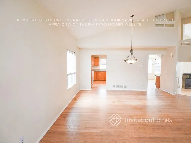 1572 Beacon Hill Dr — Photo 3