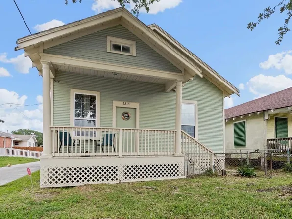 1314 30th St, Galveston, TX 77550