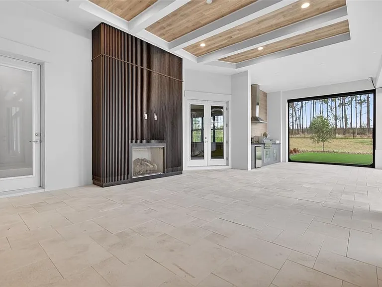 16130 Pendio Dr — Photo 48