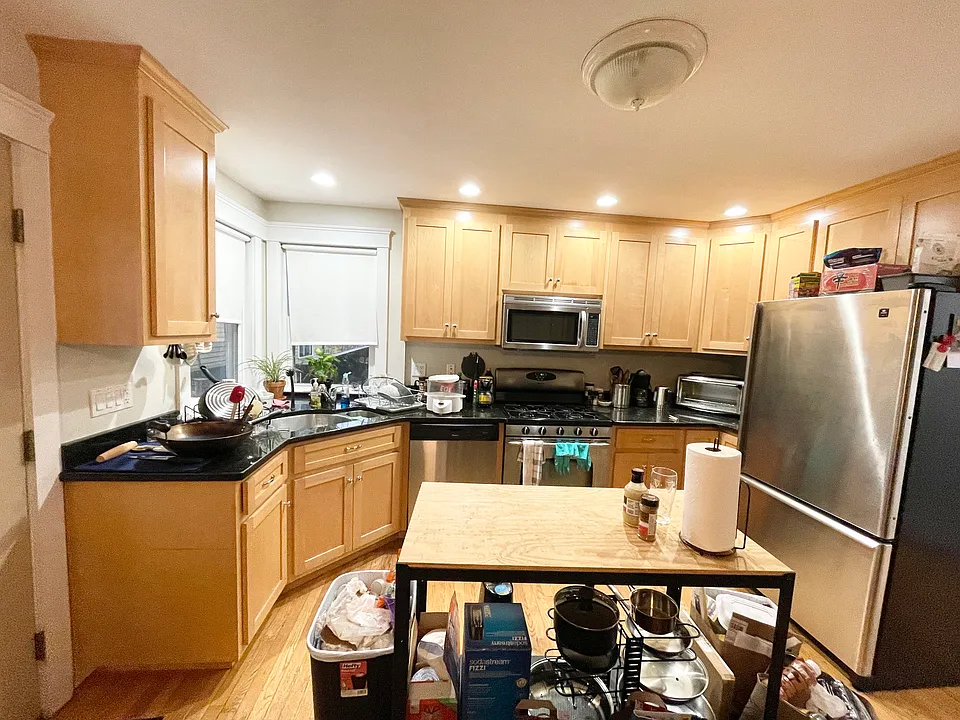 27 Iroquois St #1