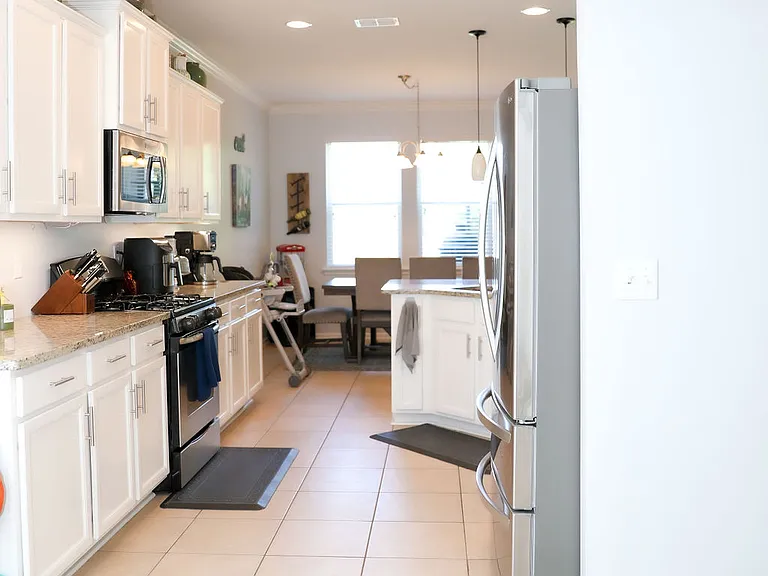 454 Howland Dr — Photo 10