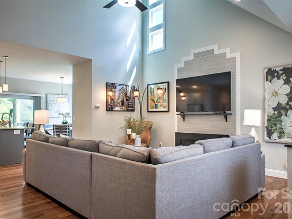 5th image of 22 Water Pointe Way