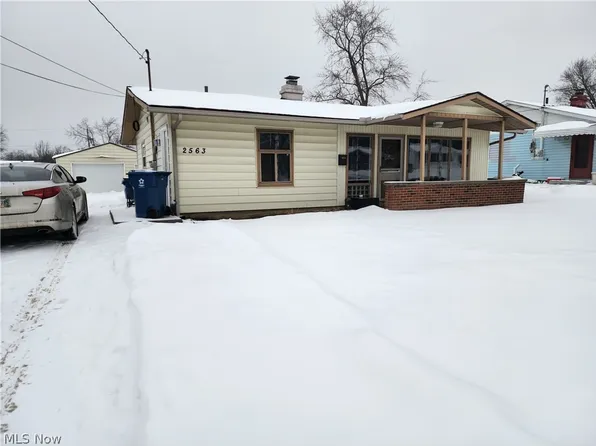 2563 Chestnut St, Girard, OH 44420