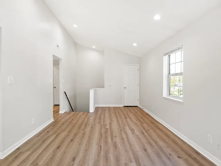 9021 N Swan Cir — Photo 6