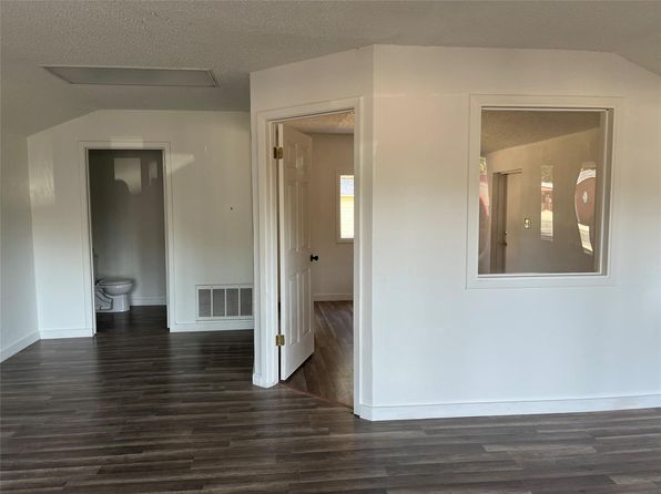 1207 NE Loop 230, Smithville, TX 78957
