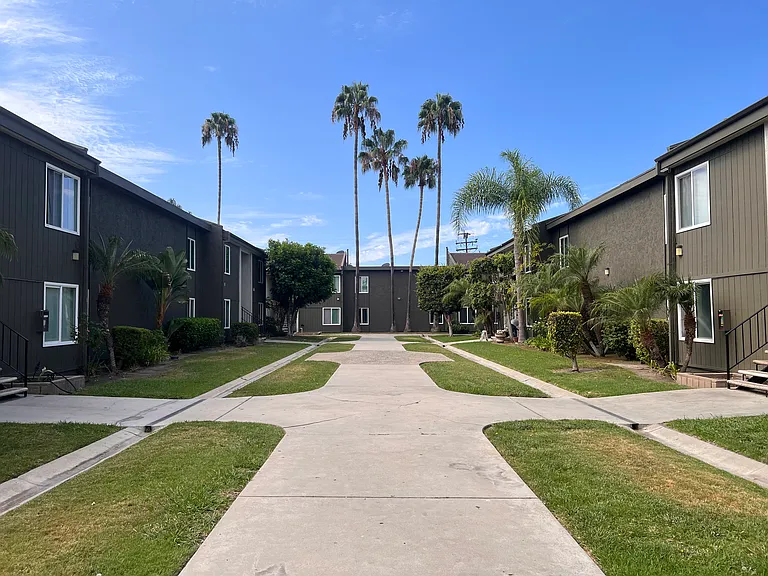 Knotty Apartments — Photo 4