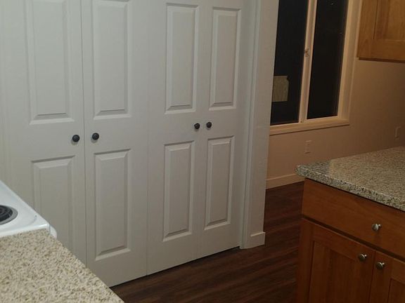 KITCHEN LAUNDRY CLOSET