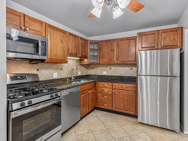 32-Stonebridge-1x1 Kitchen