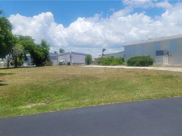 4700 Fiji LN, BONITA SPRINGS, FL 34134