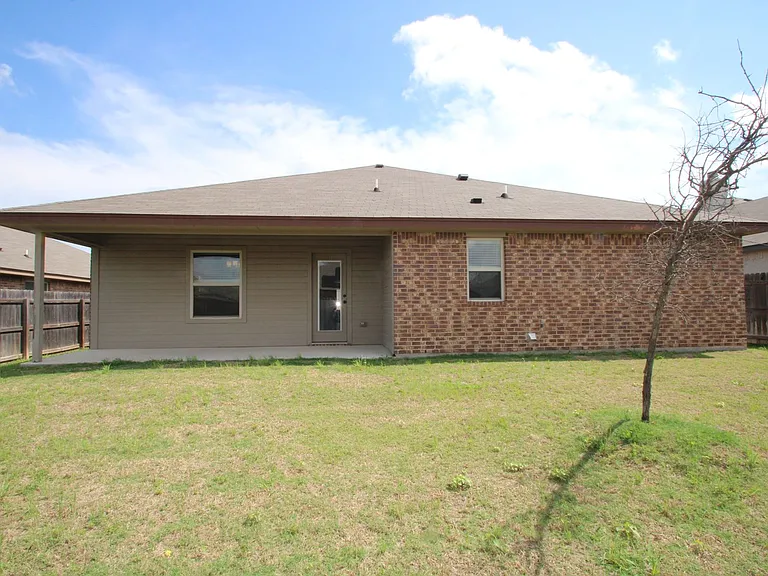 902 Clanton Cv — Photo 44