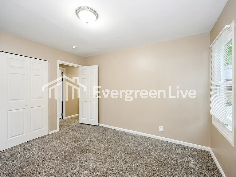 4325 Beechmont Dr — Photo 10