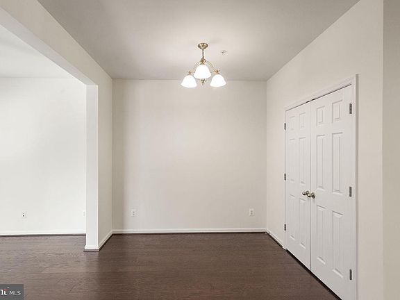 5th image of 226 Mohegan Dr