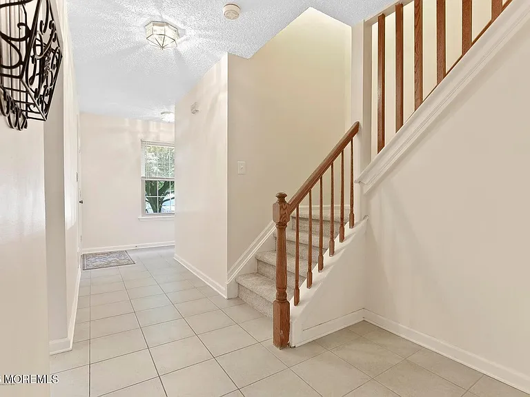 7 Stuart Dr #3 — Photo 3