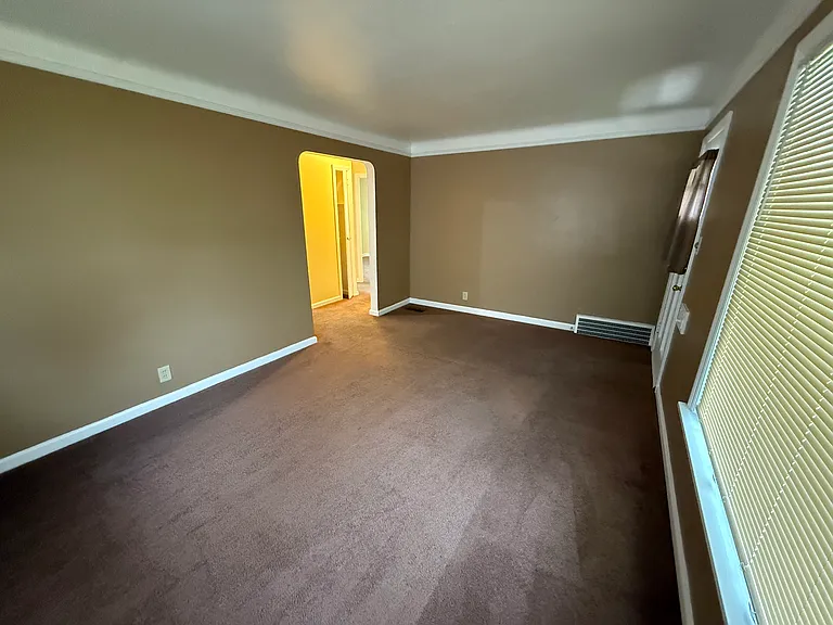 14805 Reddington Ave — Photo 8