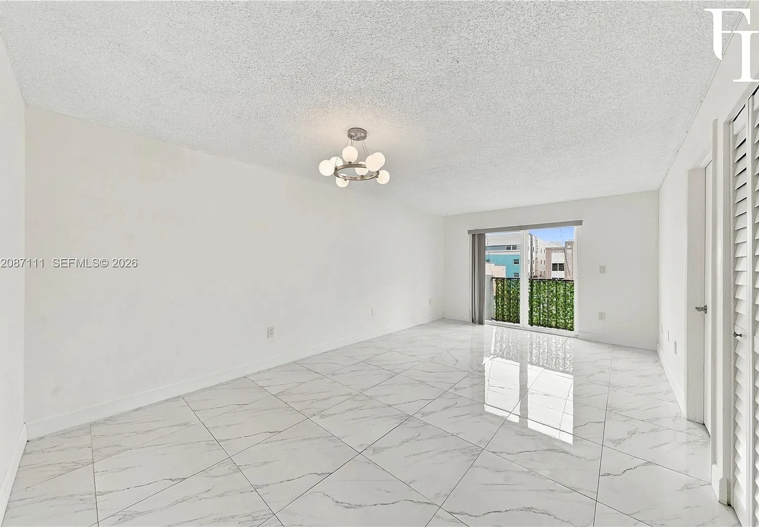 Harding Villas Condo — Photo 2