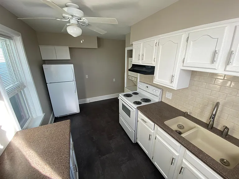 348 S Market St — Photo 2
