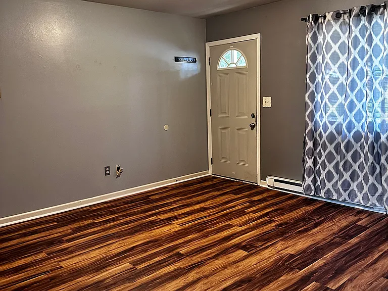 1457 Skylark Dr — Photo 2