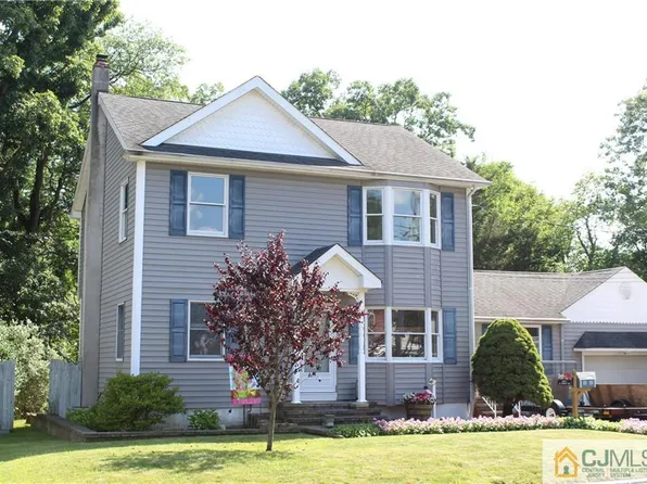 24 Bruning Ln, Spotswood, NJ 08884
