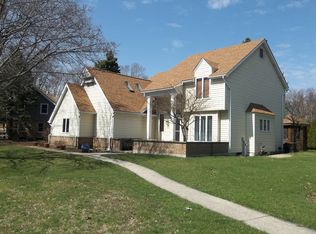 600 W South St, Woodstock, IL