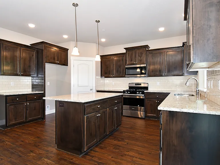 3625 NE Spruce Dr — Photo 4