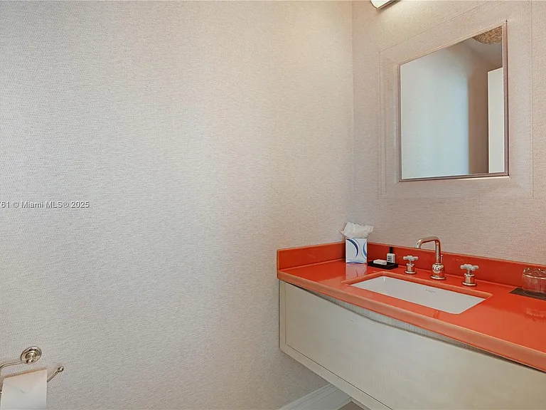 4401 Collins Ave #PH SOUTH — Photo 21