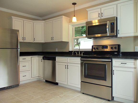 New Kitchen w/Loads of Cabinets,Granite Counter Tops & New Appliances