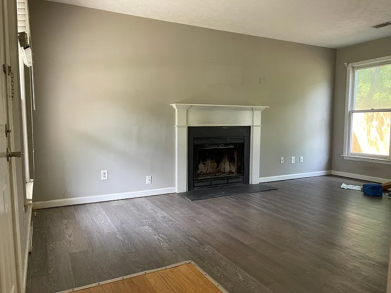 1231 Della Way — Photo 11