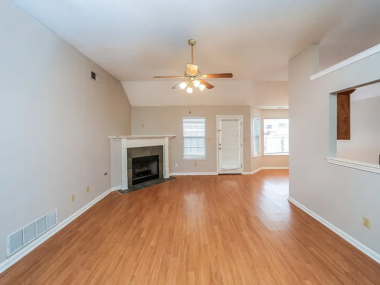 8243 Cross Point Dr — Photo 5