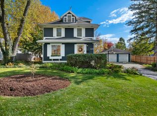 1235 Golf Cir, Wheaton, IL 60189