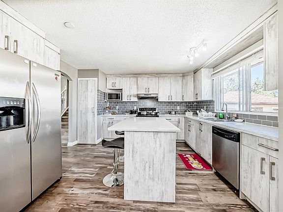 4th image of 28 S Rundlelawn Pl NE