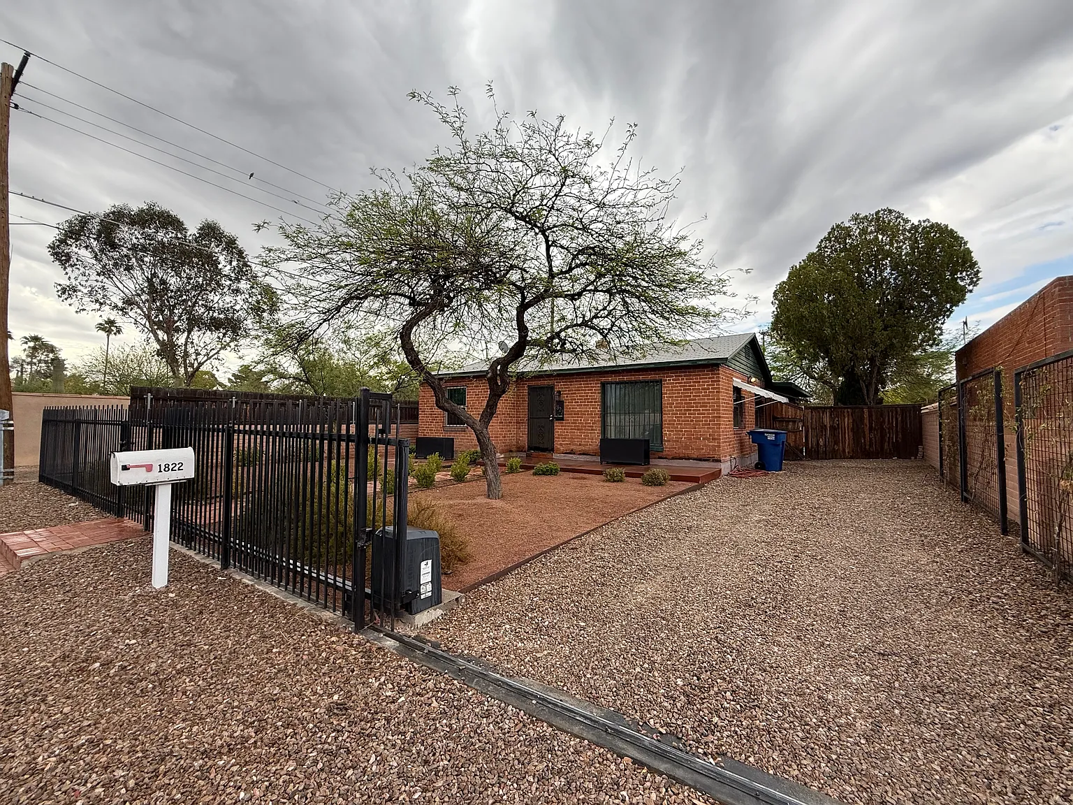 3 bed, 1667 sqft, $2,400 — Photo 2