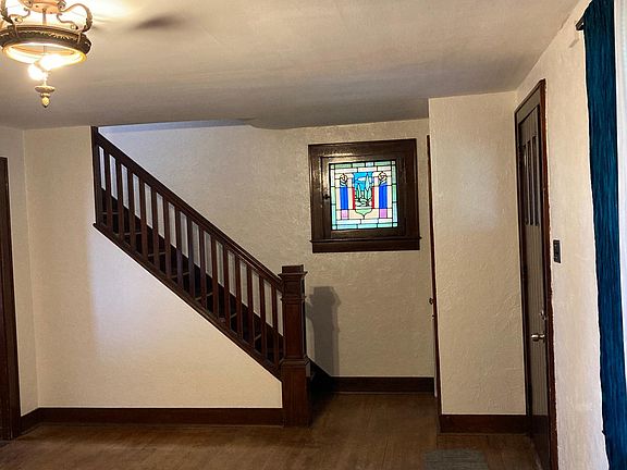 Living Room/ Entryway