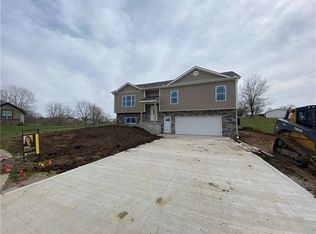 12622 Parkview Dr, Savannah, MO 64485