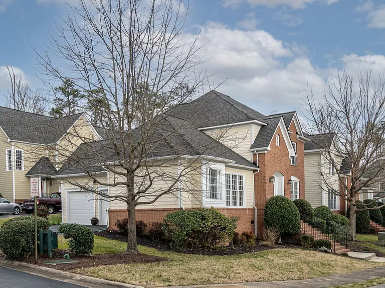 421 Suri Dr — Photo 2