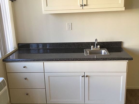 2nd image of 5746 Lexington Ave APT 3