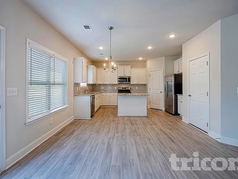 503 Slyfox Ln — Photo 3