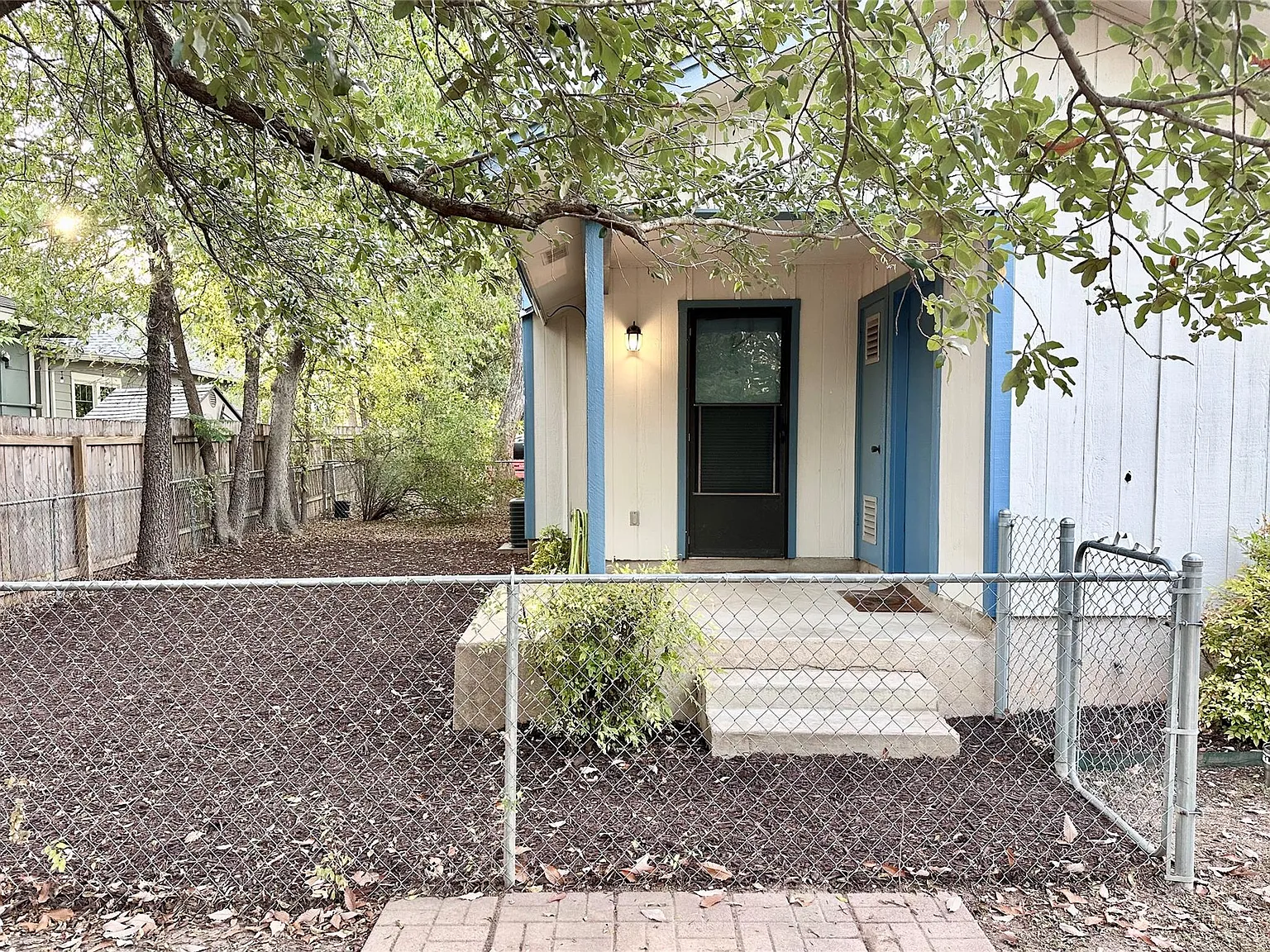 2 bed, 2.0 bath, 900 sqft, $1,695 — Photo 3