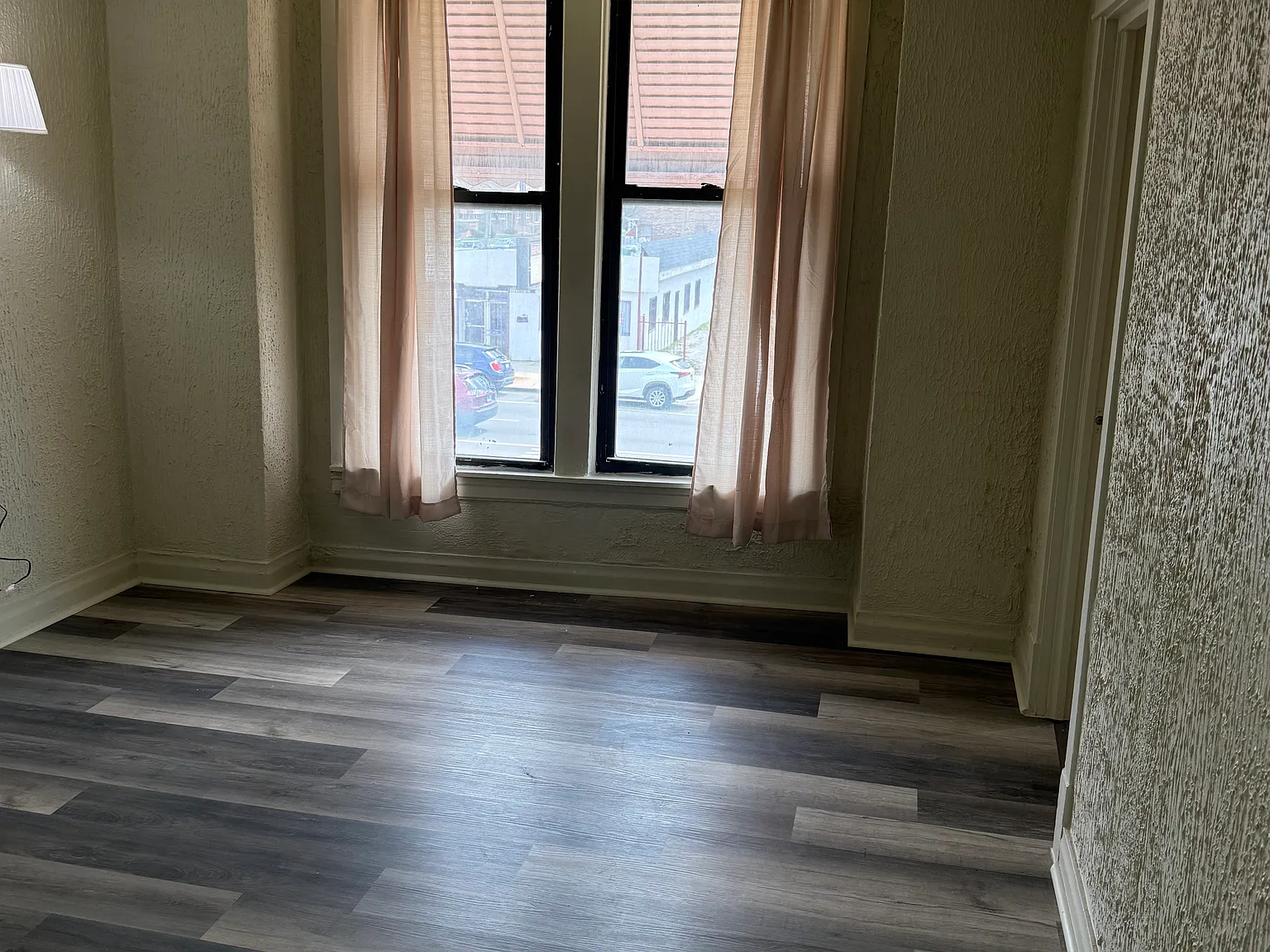 3 bed, 1000 sqft, $1,500 — Photo 3