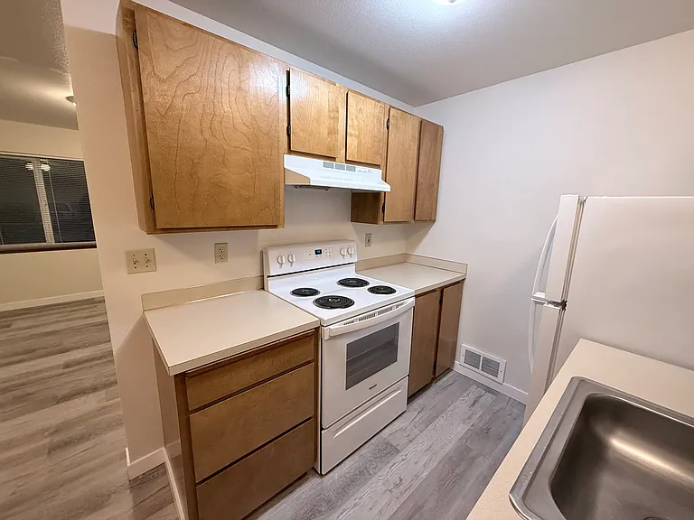 Manor Apartments — Photo 12